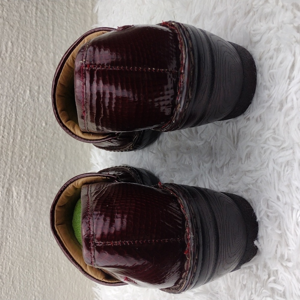 Nurse Mates Pillow Top Halle Burgundy Snakeskin Leather Round Toe Clog Shoes - Picture 5 of 16